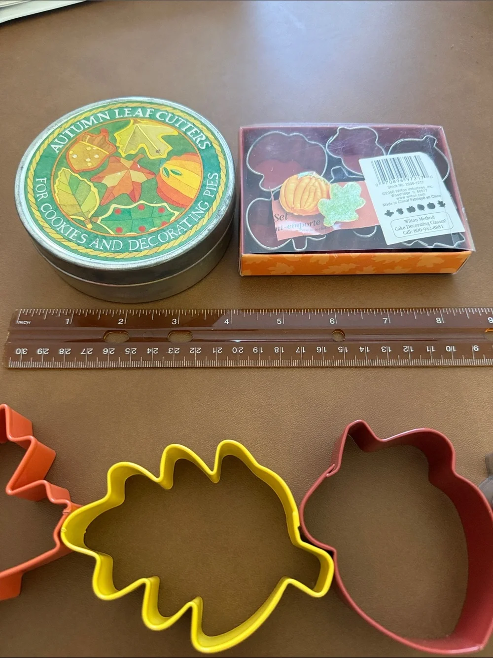 Autumn Leaf Cutters: 2 large leaves, 2 acorns, 2 sets of 6 each minis